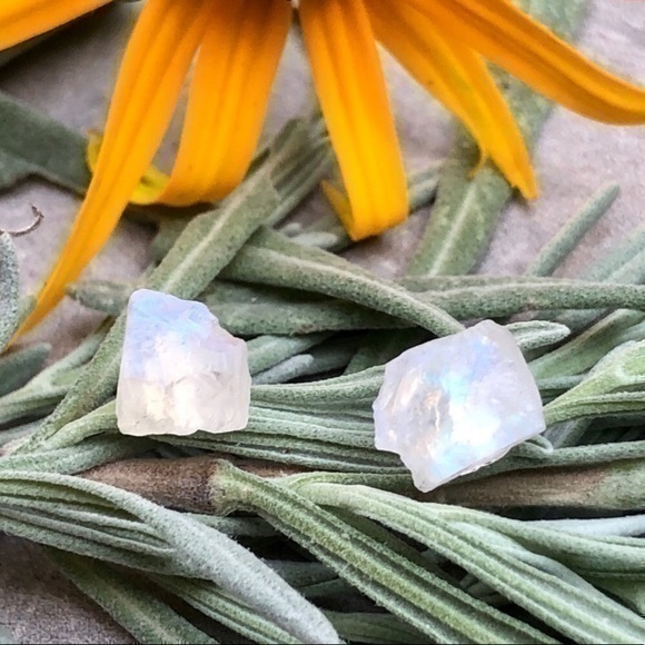 Raw Moonstone Gemstone Crystal Stud Earrings New 33$